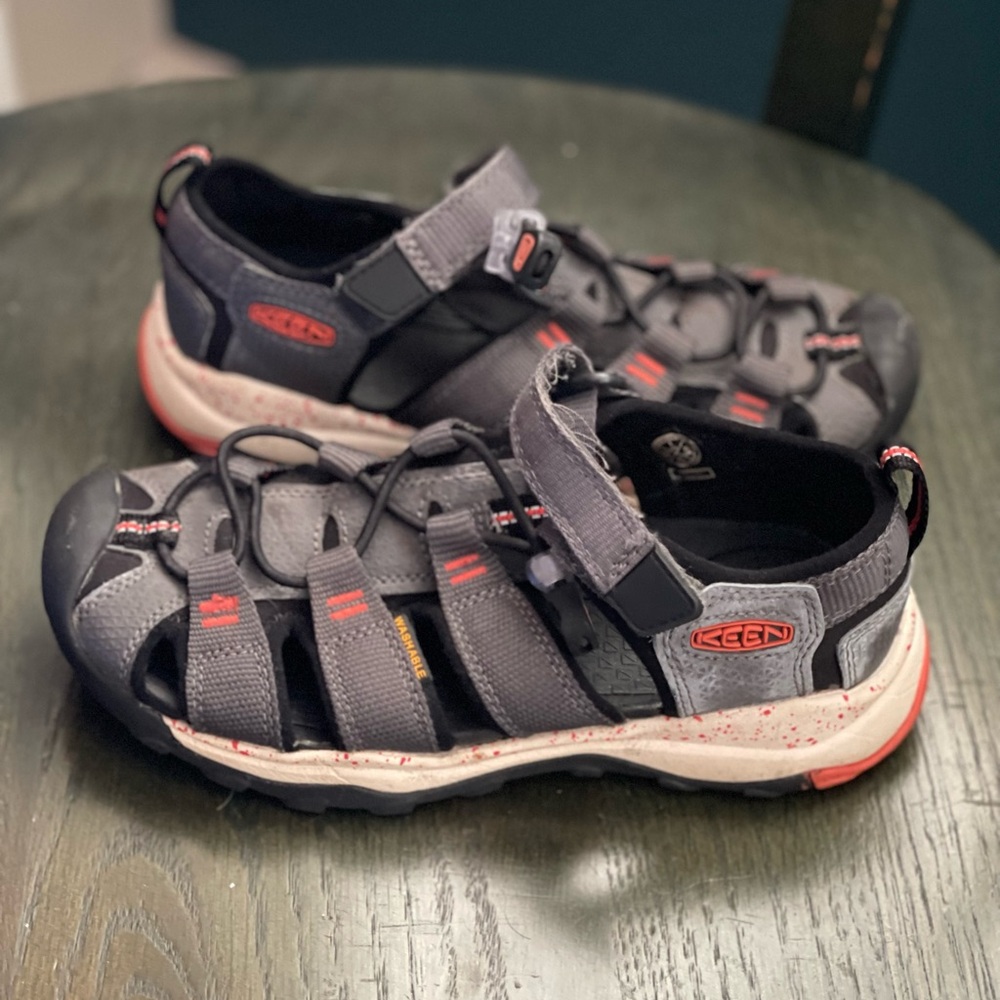 Keen boys shoes size 1, used/good condition